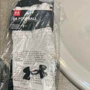 New with tags Under Armour Black and White Athletic crew socks  men’s large